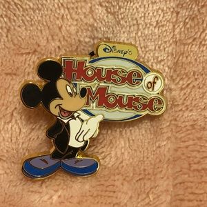 Disney pin‼️BOGO‼️